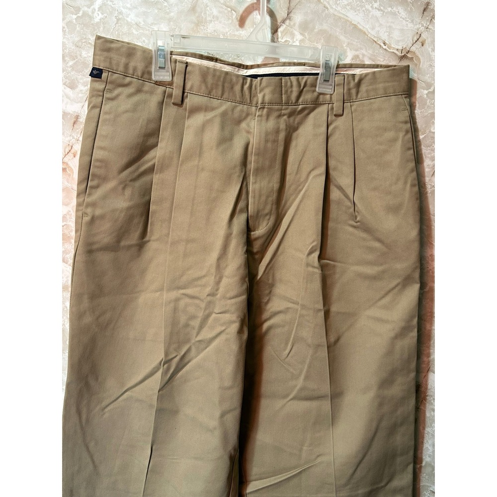 Dockers Mens Classic Fit Khaki Pleated Chino Pants Stain Defender Straight 33x30